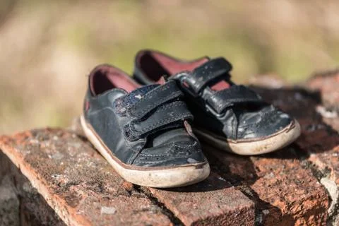 MISSING, abandoned shoes Foto stock