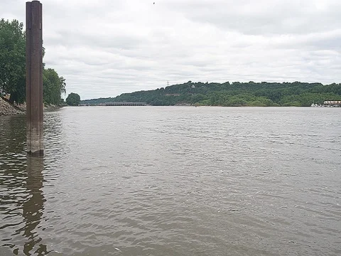 Mississippi River from the dock Stock Footage 73462461