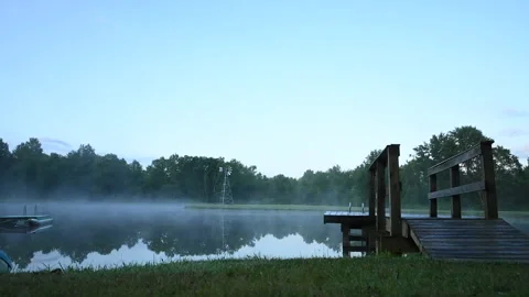 Mist on lake dolly Stock Footage