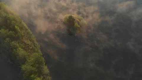 Mist over the lake 스톡 동영상 140575544