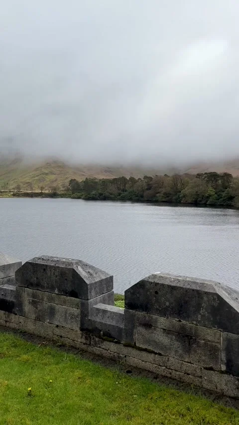 The mist over the river, Kylemore Abbey, Ireland Stock-Footage 314380254