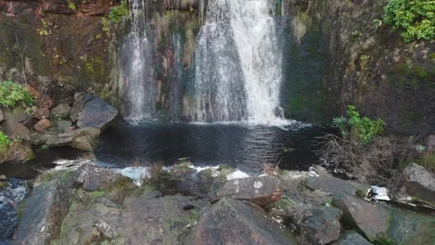 Mist rises from the falling water Vidéo 342933486