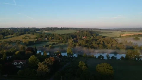 Mist sitting on top of a river (River Thames) Video stock 131850226