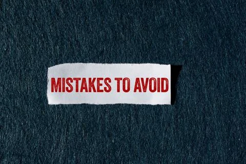 Mistakes to avoid message written on ripped torn paper piece with gray back.. Foto stock
