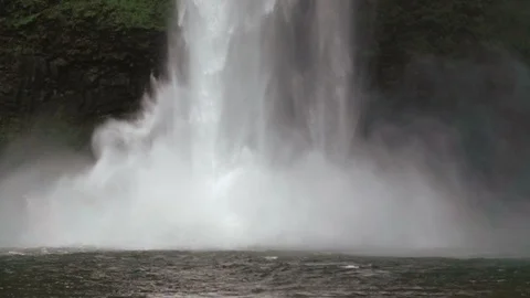 Misting base of a large waterfall Video stock 87932219