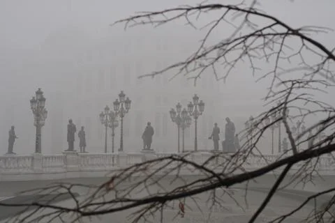 Misty cityscape Stock-Fotos