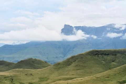 Misty Cliffs Create Cinematic Scenery. Shrouded Escarpments Evoke Adventurous 스톡 사진