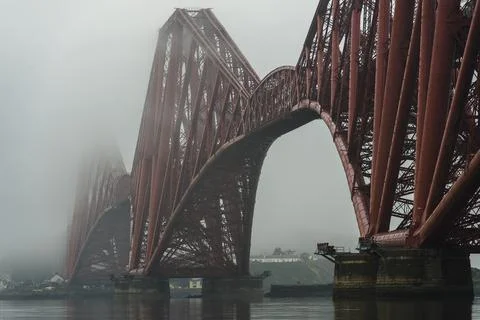 Misty Forth rail bridge Stock Photos