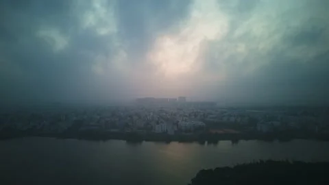Misty morning captured in a breathtaking hyper-lapse video in Bangalore Видео 229759062
