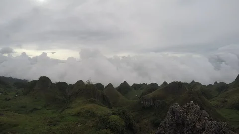 The misty mountain in Cebu 動画素材 86499756