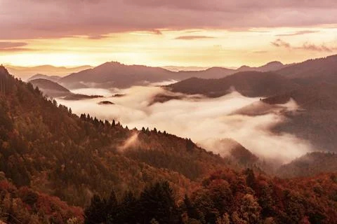 Misty mountain landscape Фото