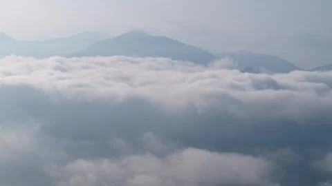 Misty mountain landscape with thick cloud blanket covering valley and peaks Vídeos de archivo 344824079
