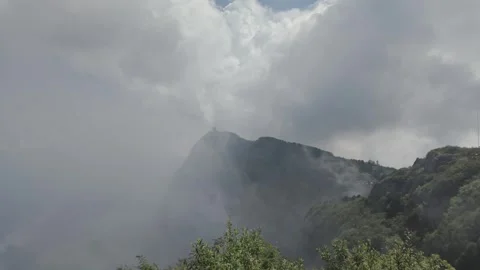 Misty Mountain Ridge Covered by Low Clouds Vídeo Stock 331125049