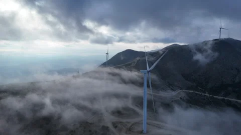 Misty mountain wind farm. Stock Footage 320246660