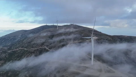 Misty mountain wind farm. Stock Footage 320247501