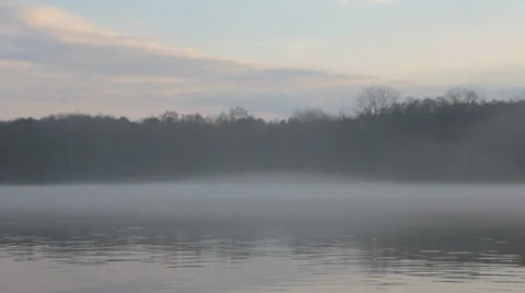 Misty river in the evening (FULL HD) Stockbeeldmateriaal 36927211