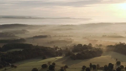 Misty sunrise over South Devon 動画素材 98622802