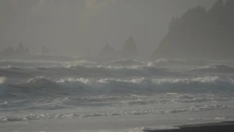 Misty Sunset and Slow Motion Waves at Rialto Ocean Beach Pacific Northwest 库存影片 253520673