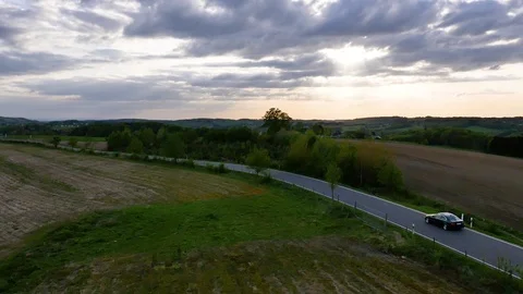 Mit dem Auto über die Landstraße fahren. Video stock 76713178