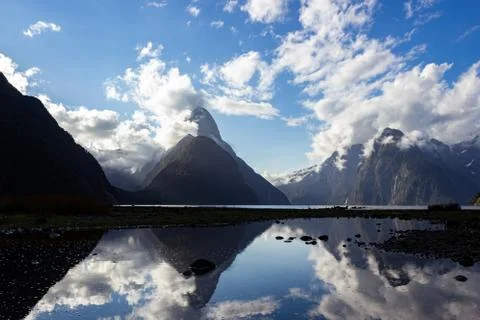 Mitre Peak on sunset with nice clouds, Milford Sound, Fiordland, South Island Foto stock