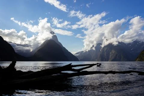 Mitre Peak on sunset with nice clouds, Milford Sound, Fiordland, South Island 스톡 사진