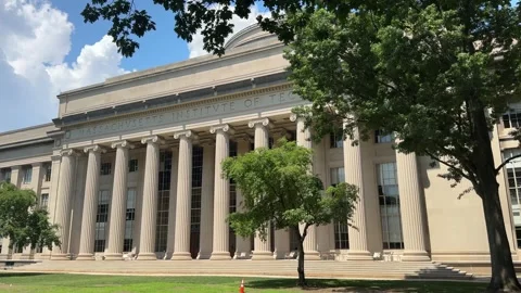 MIT’s Building 10 Great Dome side of the main campus. Vídeos de archivo 339079725