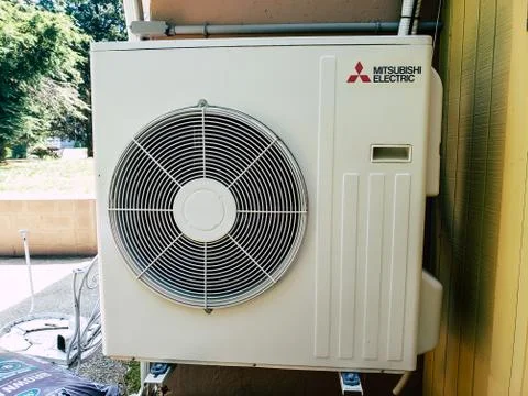 Mitsubishi ductless mini split system being inspected Foto stock