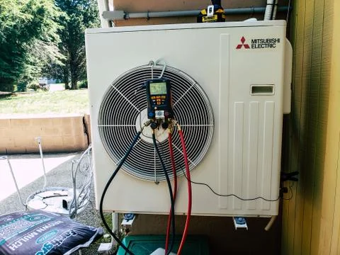 Mitsubishi ductless mini split system being inspected Foto stock