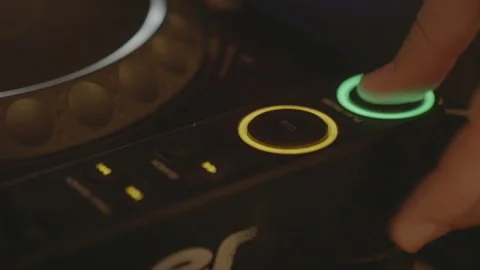 Mix and scratch, hands of a DJ on vinyl Stock Footage 95041576