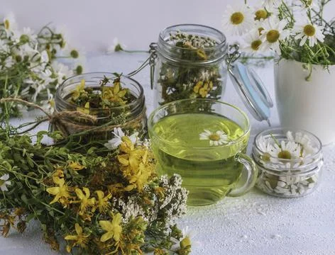 Mix of chamomile and Hypericum wort tea Foto stock