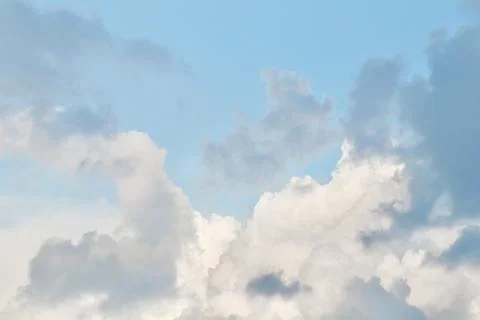 A mix of dark grey storm clouds and bright white cumulus formations against.. Stock Photos