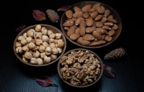 Mixed dried fruit: walnuts, hazelnuts and almonds Stockfoto's