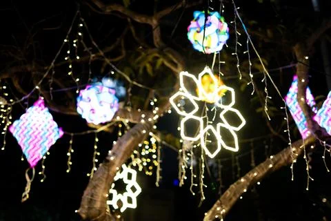 Mixed Eid Decorations with Arabesque Lights and Lanterns Stockfoto's