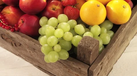 MIXED FRUIT  IN CLOSE UP TRACKING SHOT  Vidéo 62232654