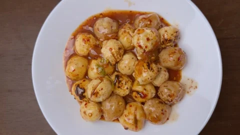 Mixed meatball with dipping sauce. 動画素材 258272912