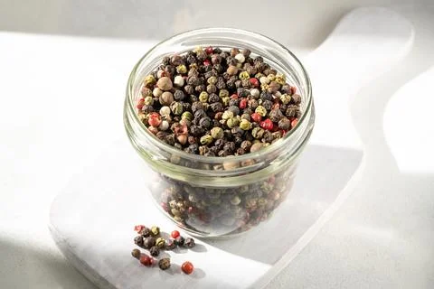 Mixed pepper corn. Black, red and white peppercorns in a glass jar. Stock-Fotos