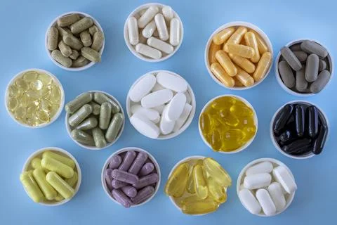 Mixed pill background, top view. Nutritional supplements, vitamins and organic Stock-Fotos