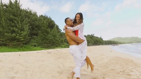 Mixed race couple having fun at the beach 動画素材 83689990