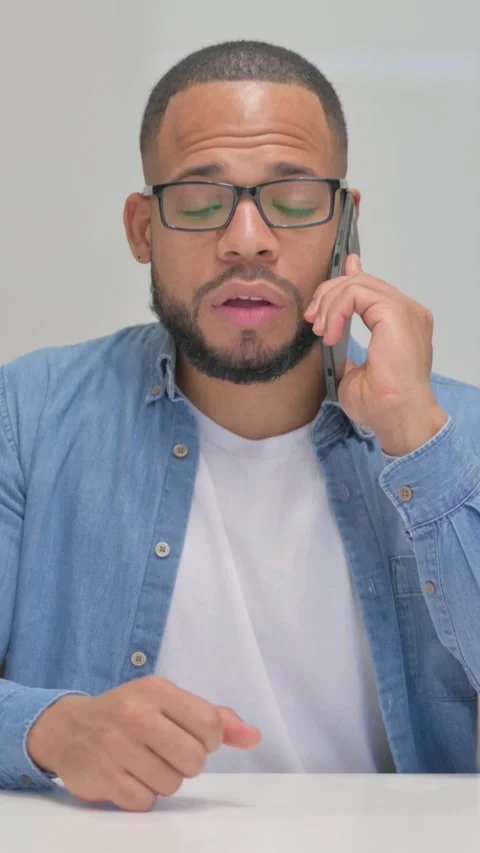 Mixed Race Man Talking on phone, vertical video Vídeo Stock 325712963
