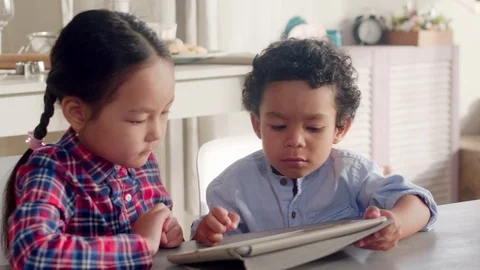 Mixed-Raced Kids Using Tablet Together Видео 101036940