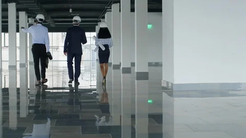 Mixed raced team of architects on construction project Vidéo 125709286