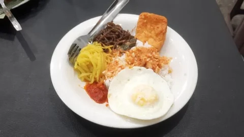 Mixed Rice with Egg 库存影片 335144152