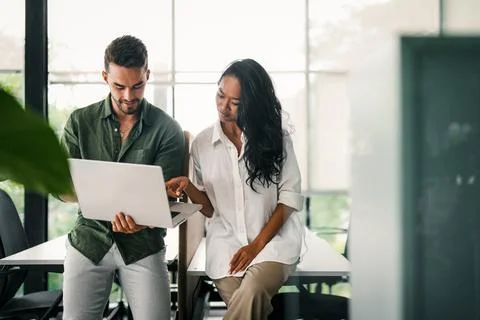 Mixed team of software engineers brainstorming ideas. Diverse app developer.. Stockfoto's