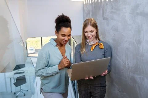 Mixed team of software engineers brainstorming ideas. Diverse app developer.. Stockfoto's