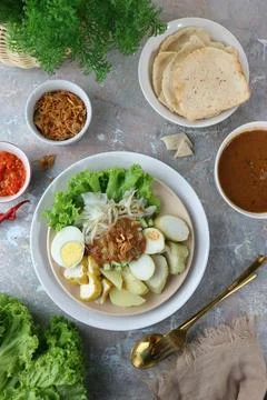 Mixed vegetables with the peanut sauce Fotos de archivo