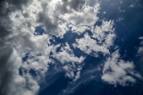 Mixed zenith clouds at noon daylight wide angle shot Fotos Stock