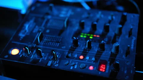 Mixer console in the club 스톡 동영상 93344672
