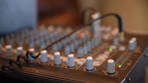 Mixer with headphone out (Slide left) Vidéo 50224146