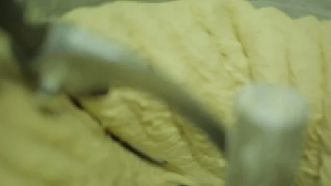 The mixer mixes the dough for bread 動画素材 94466765