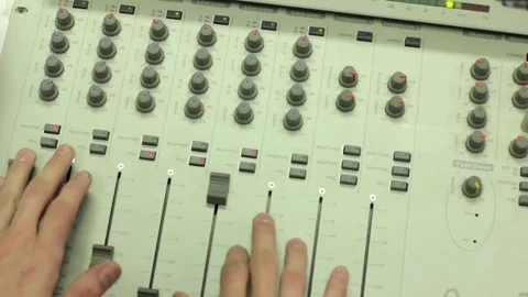 Mixer in the radio Studio 動画素材 70780662
